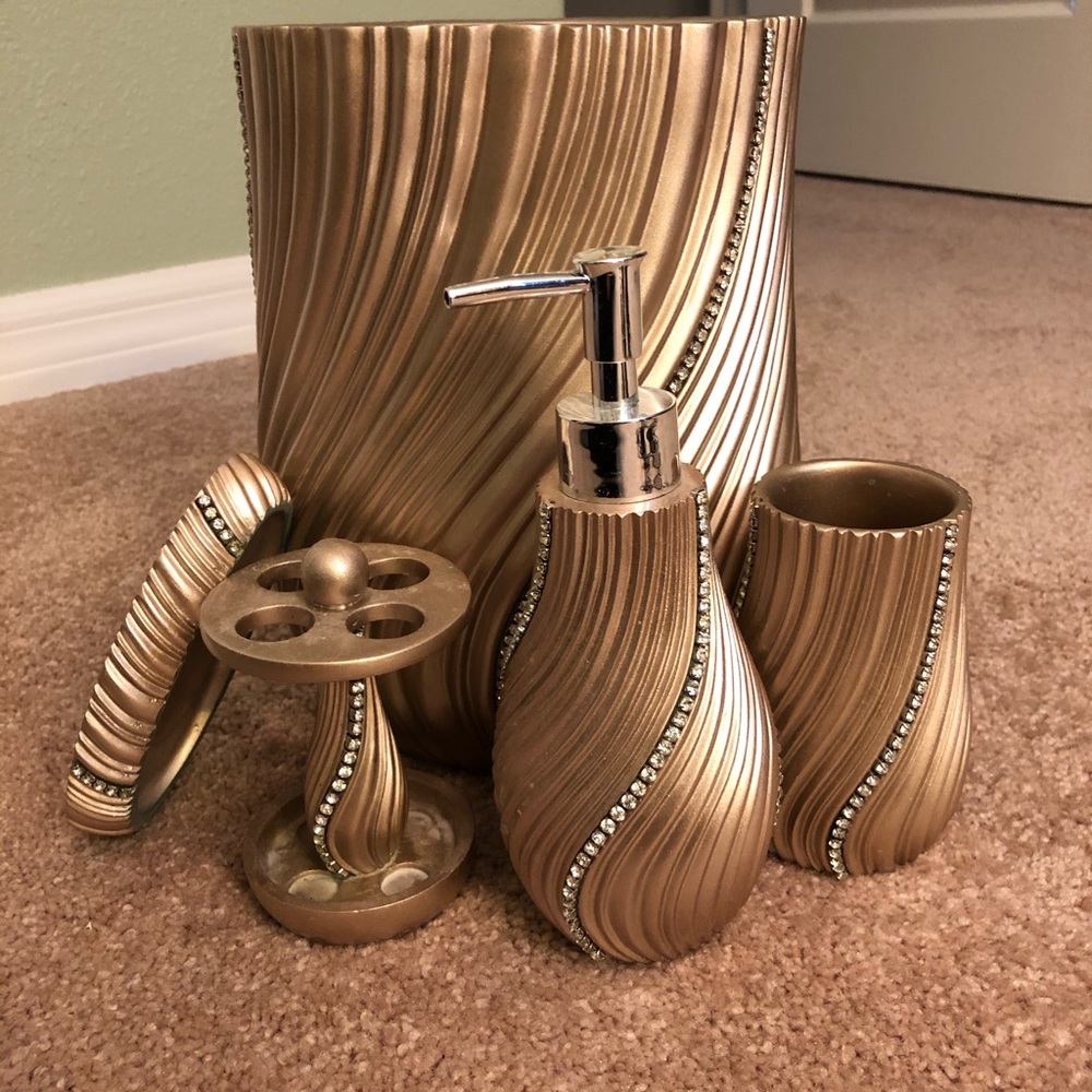 Bathroom vanity set